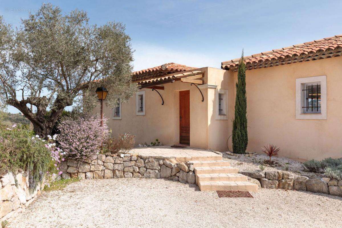 Maison à LES ADRETS-DE-L&#039;ESTEREL