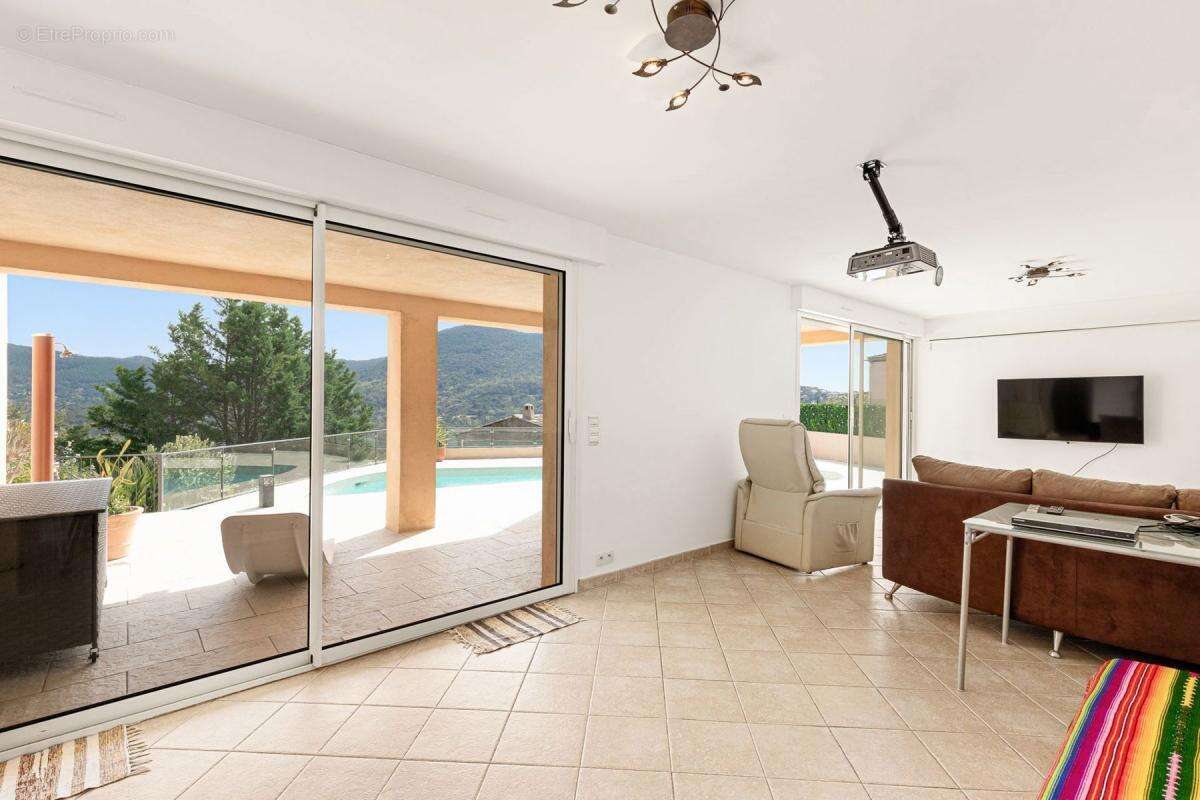 Maison à LES ADRETS-DE-L&#039;ESTEREL