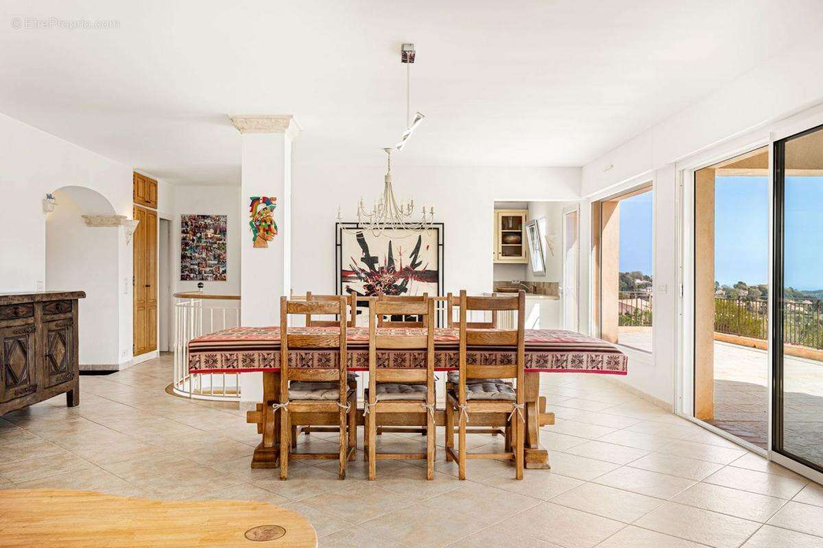 Maison à LES ADRETS-DE-L&#039;ESTEREL