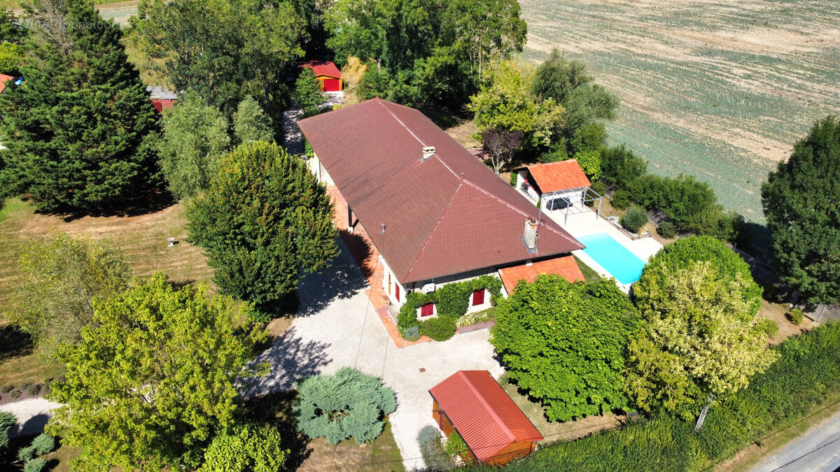 Maison à MONTREVEL-EN-BRESSE