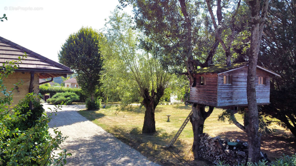Maison à MONTREVEL-EN-BRESSE