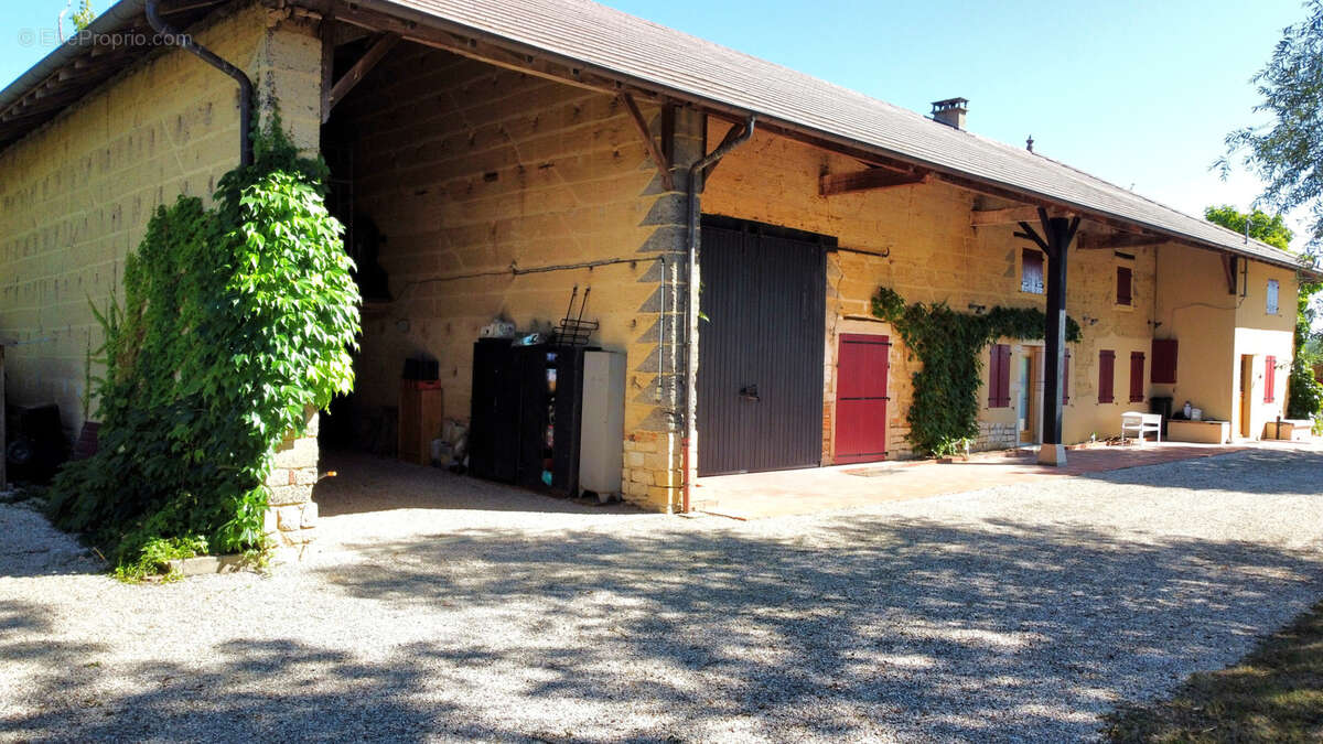 Maison à MONTREVEL-EN-BRESSE