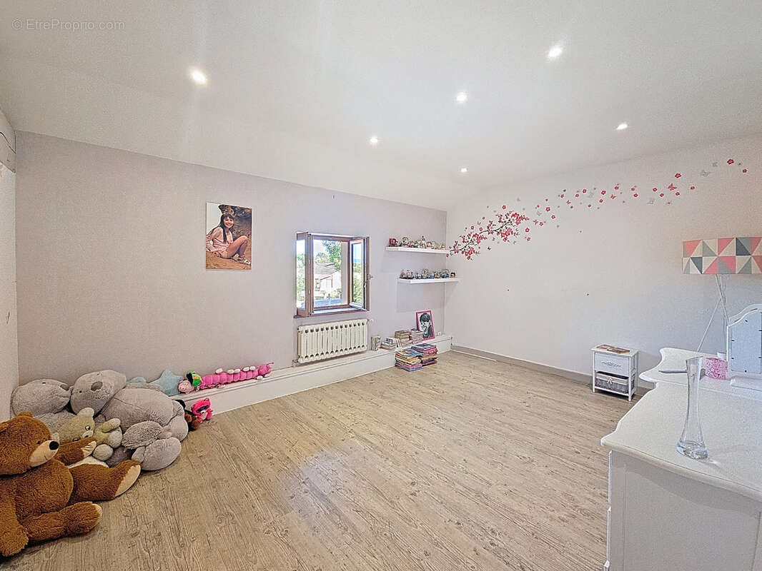 Maison à MONTREVEL-EN-BRESSE