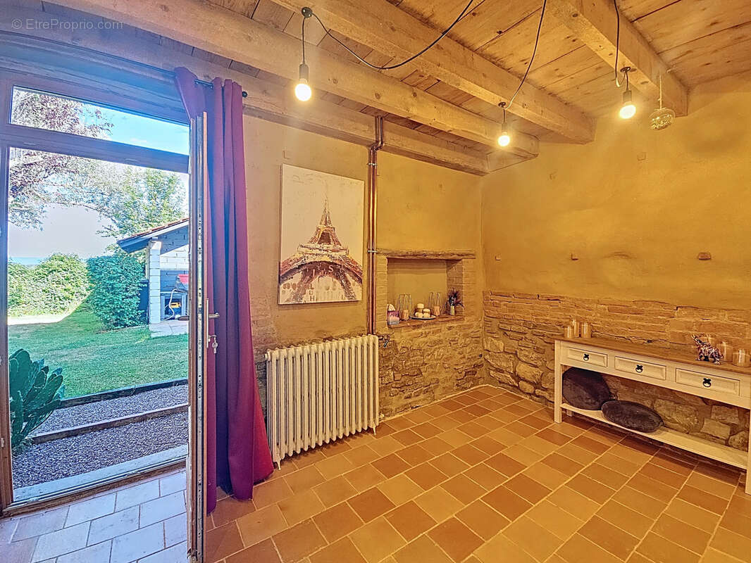 Maison à MONTREVEL-EN-BRESSE