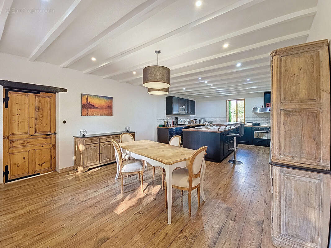 Maison à MONTREVEL-EN-BRESSE