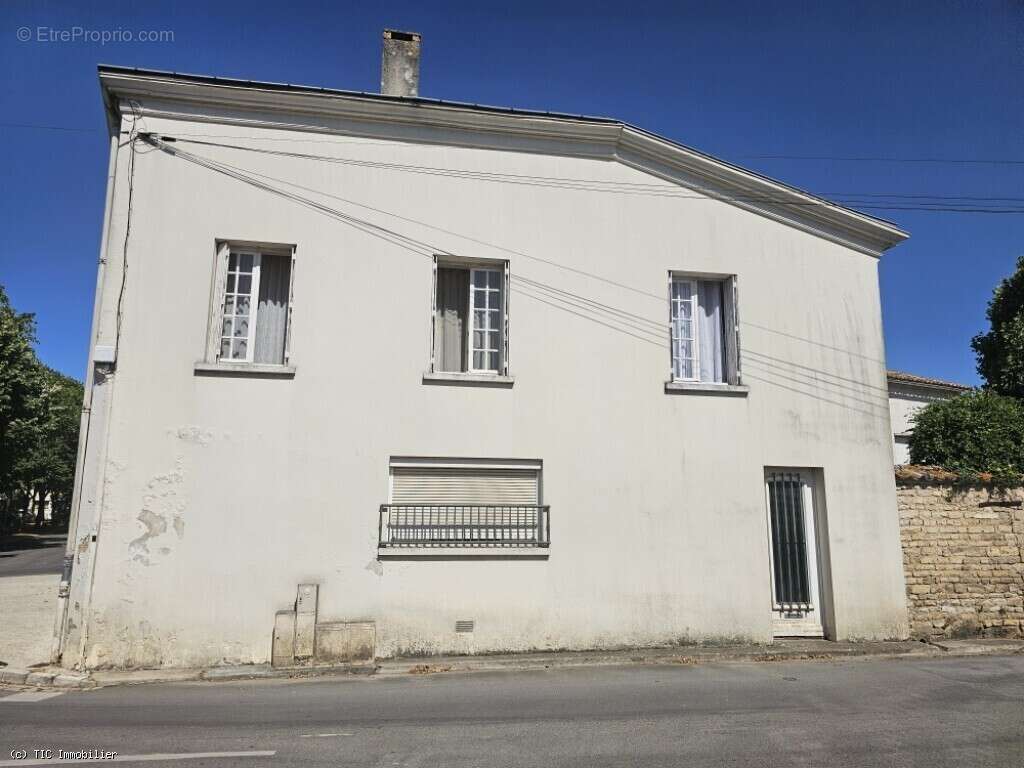 Maison à VILLEFAGNAN