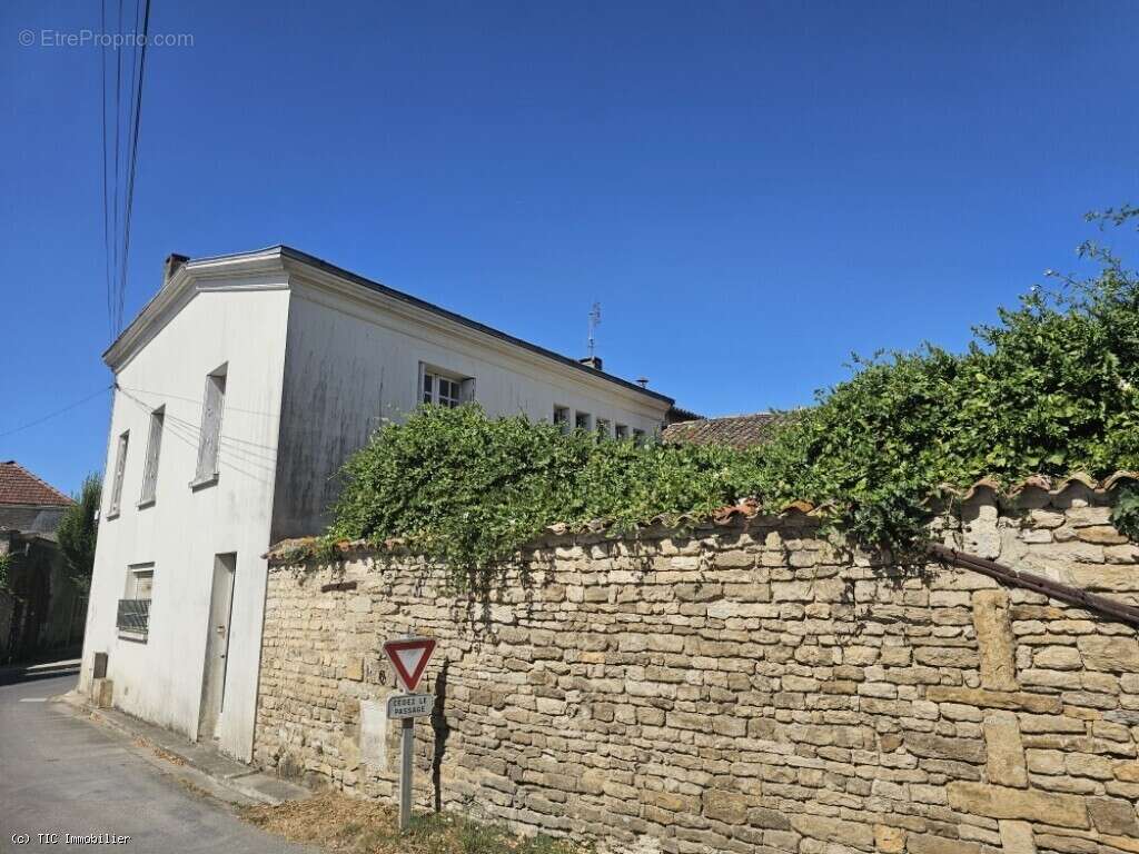 Maison à VILLEFAGNAN