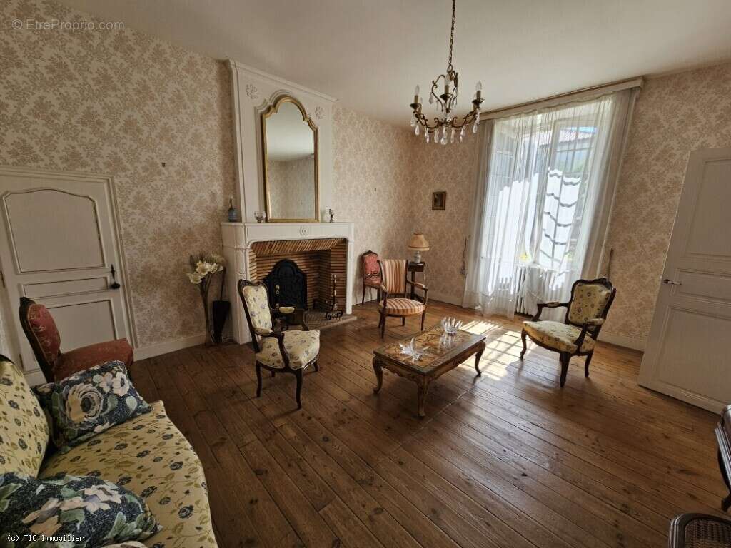 Maison à VILLEFAGNAN