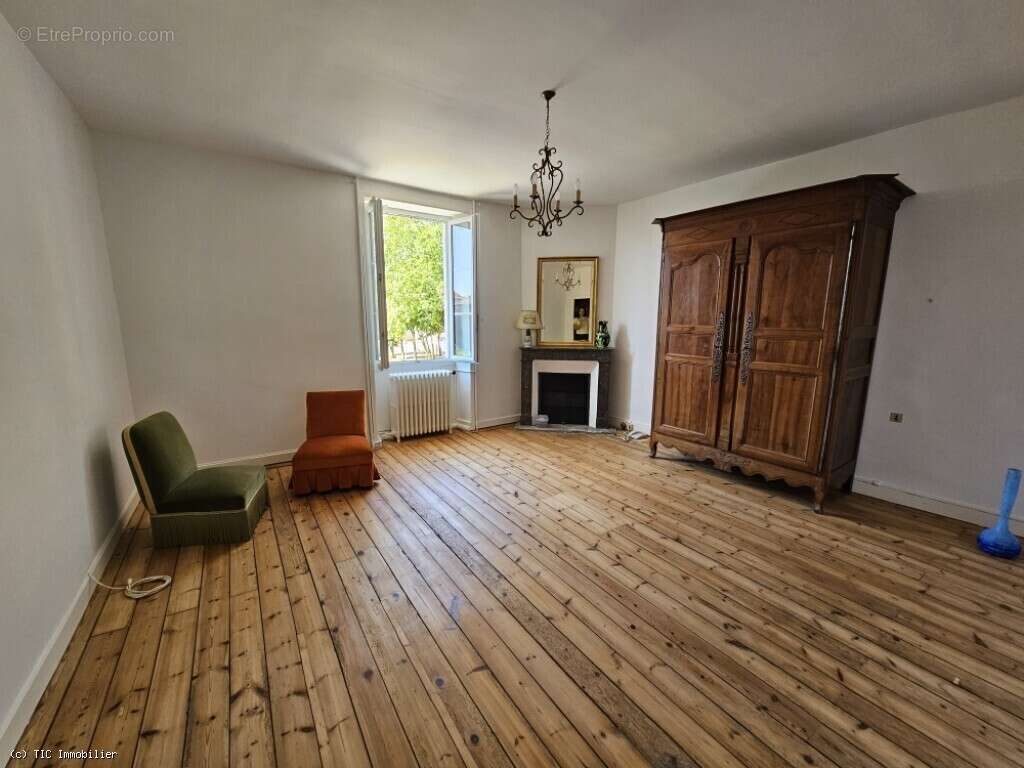 Maison à VILLEFAGNAN