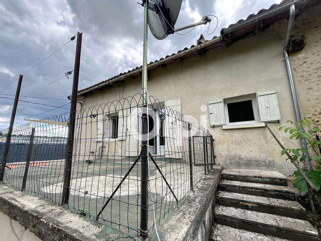 Maison à NOTRE-DAME-DE-SANILHAC