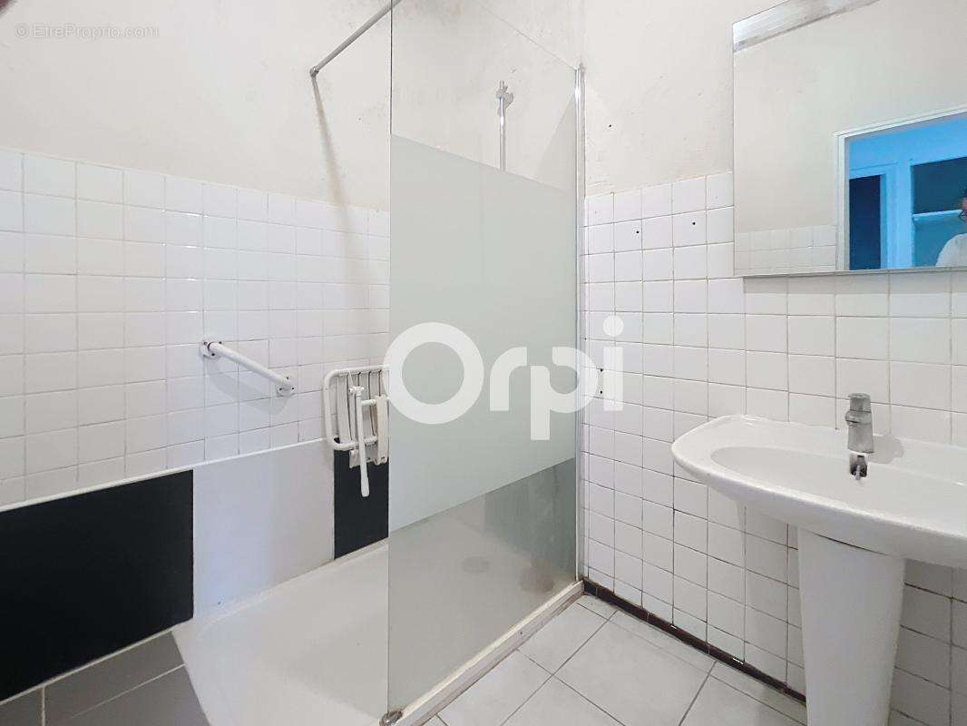 Maison à NOTRE-DAME-DE-SANILHAC