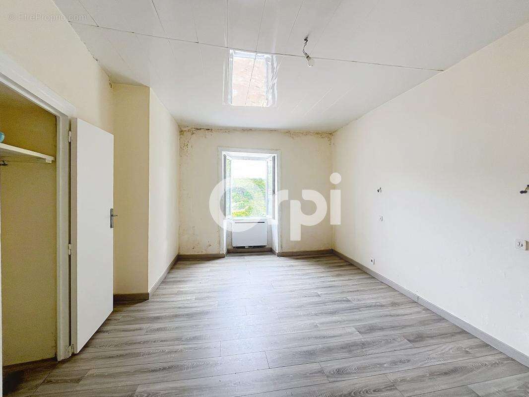 Maison à NOTRE-DAME-DE-SANILHAC