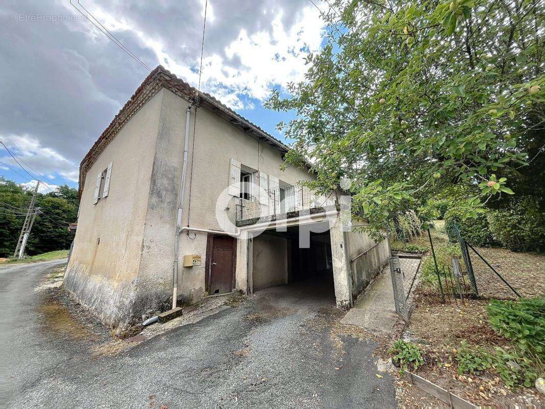 Maison à NOTRE-DAME-DE-SANILHAC