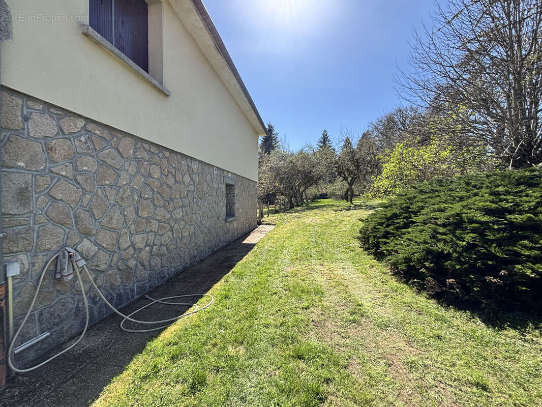 Maison à SOUDEILLES