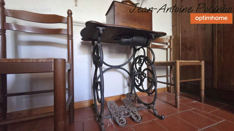 Maison à SAINTE-FOY-DE-PEYROLIERES