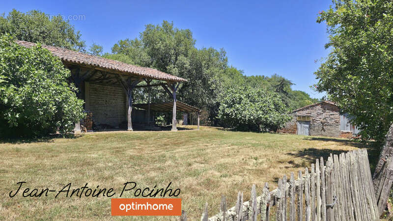 Maison à SAINTE-FOY-DE-PEYROLIERES