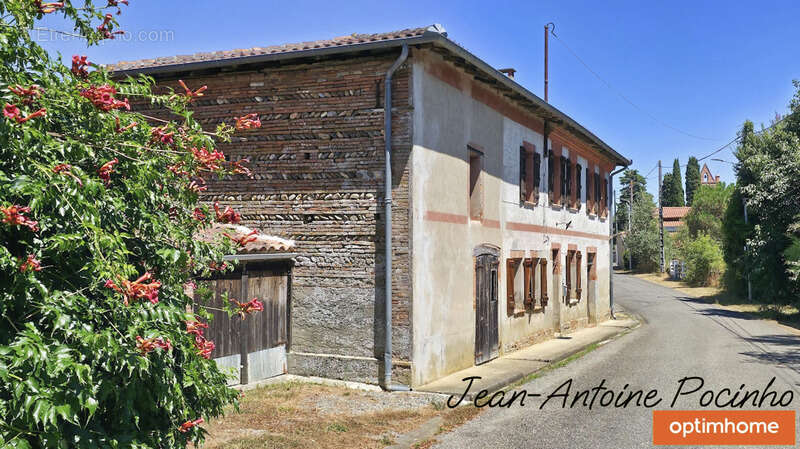 Maison à SAINTE-FOY-DE-PEYROLIERES