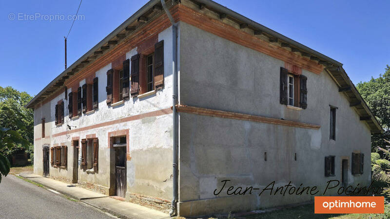 Maison à SAINTE-FOY-DE-PEYROLIERES