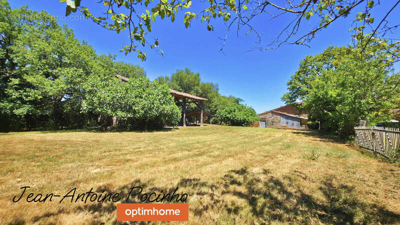 Maison à SAINTE-FOY-DE-PEYROLIERES