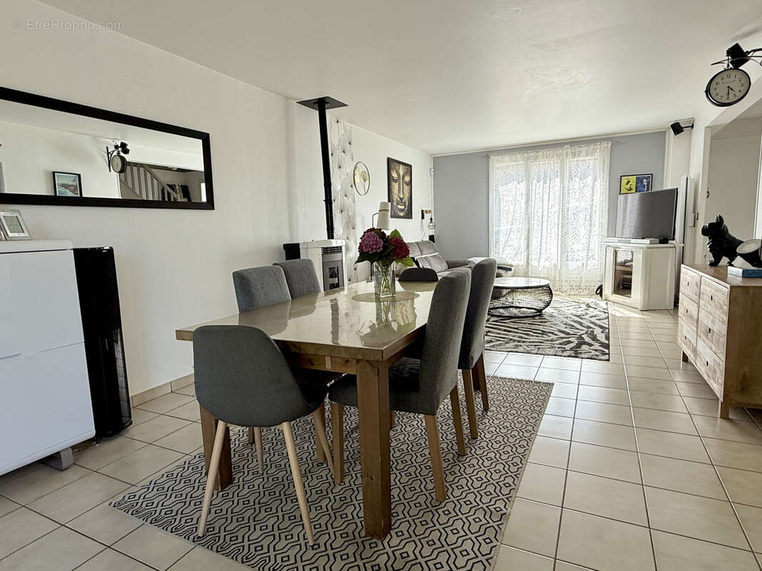 Maison à MORAINVILLIERS