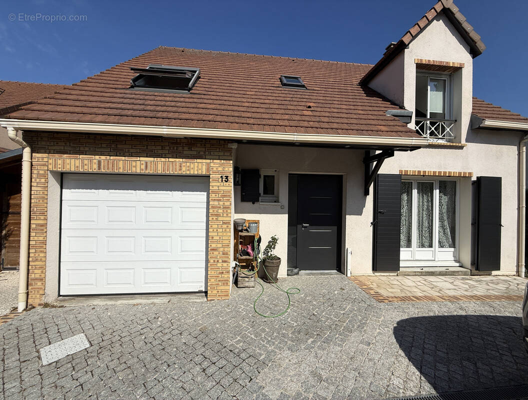 Maison à MORAINVILLIERS