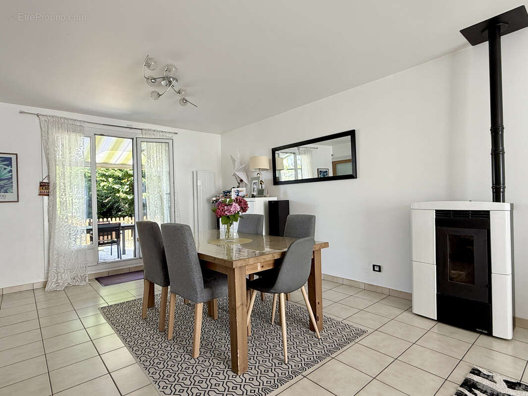 Maison à MORAINVILLIERS