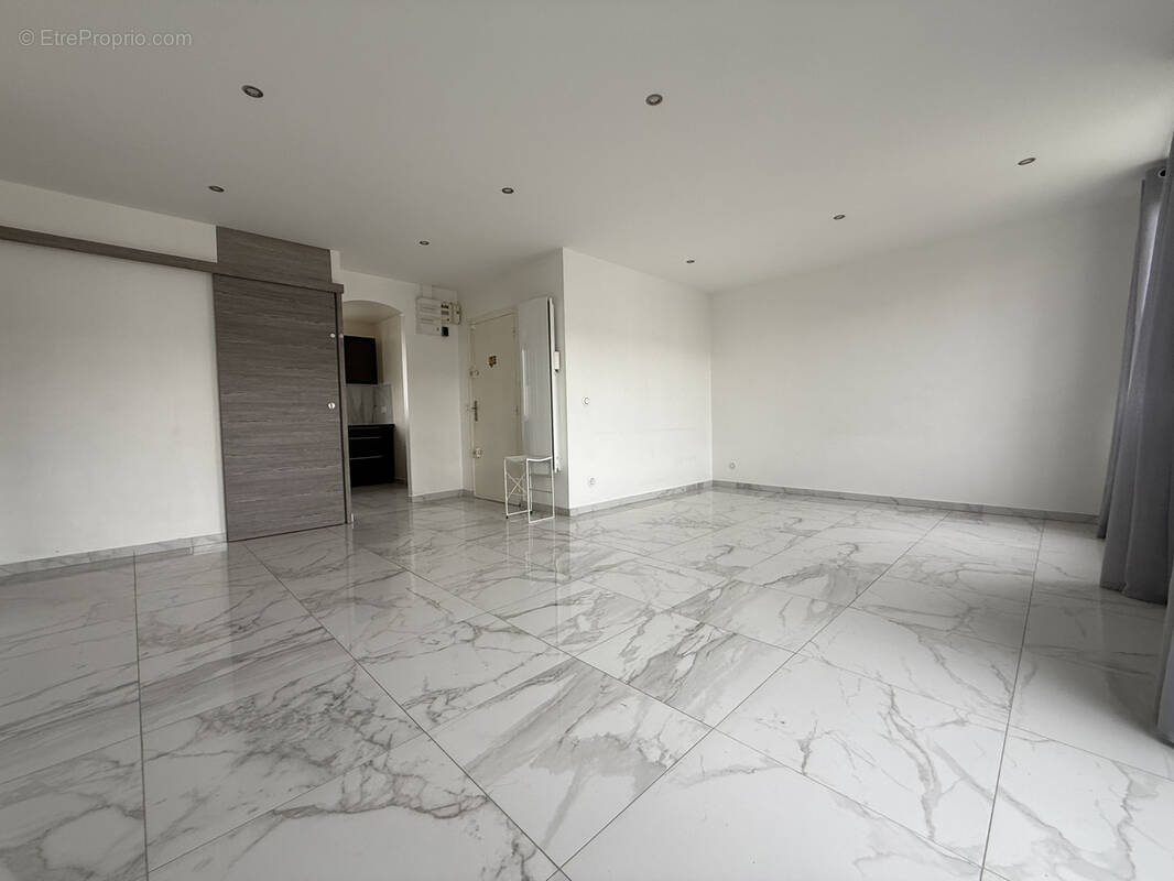 Appartement à LE BLANC-MESNIL