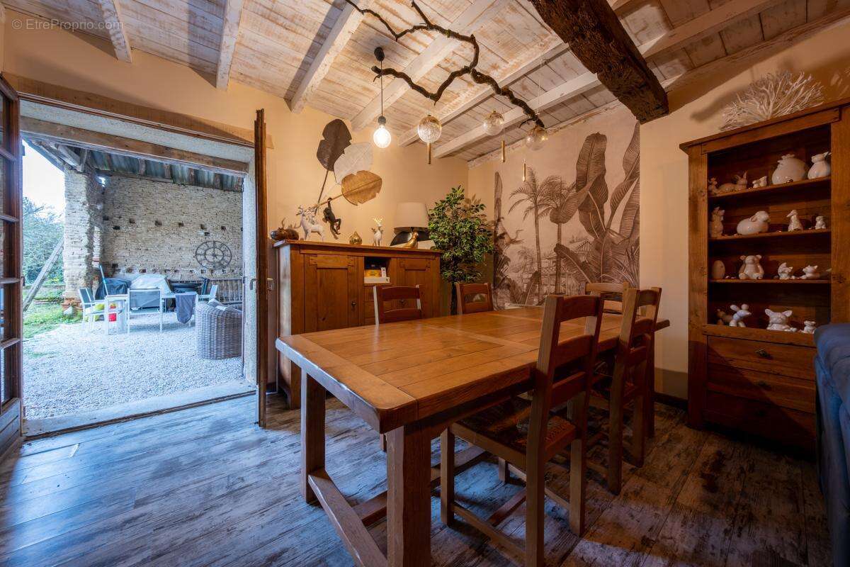 Maison à POUCHARRAMET