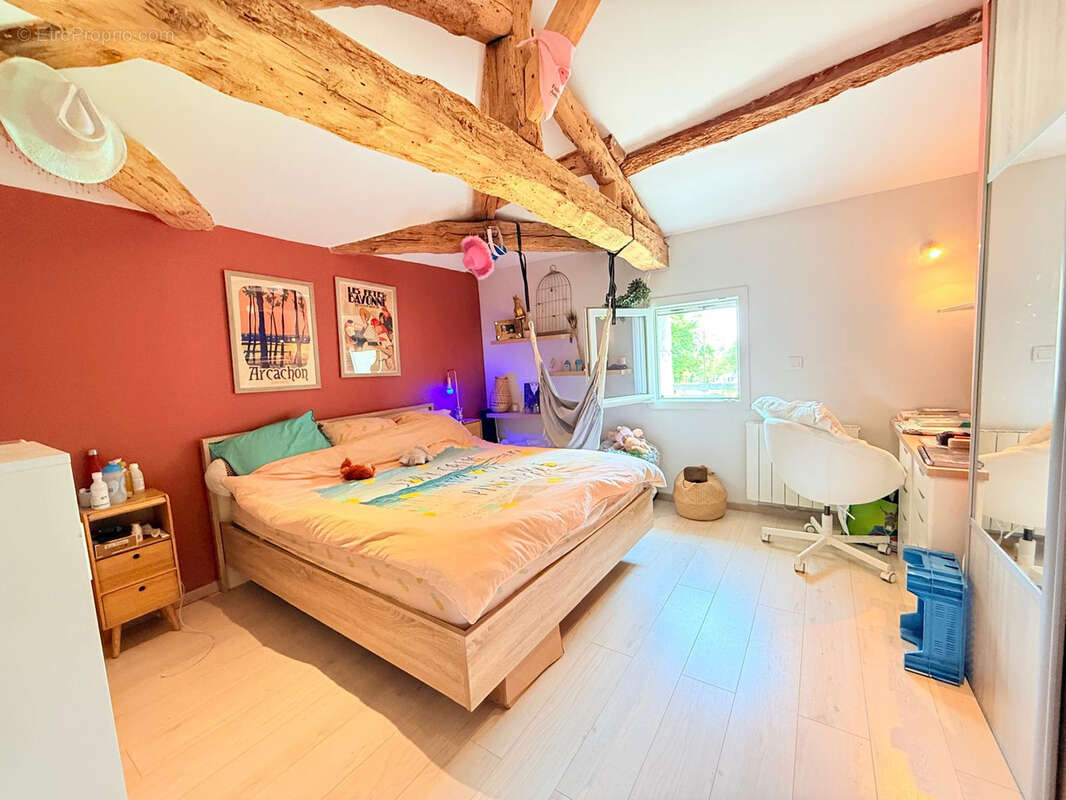 Maison à SAINTE-COLOMBE-EN-BRUILHOIS