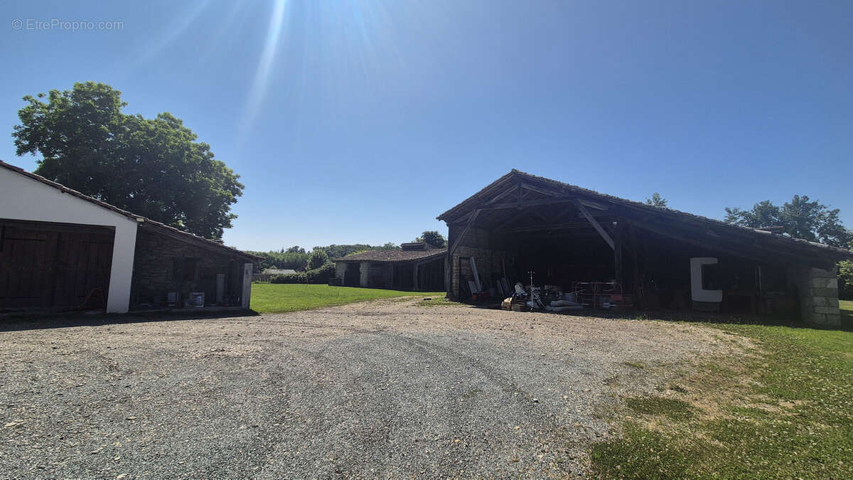 Maison à SAINTE-COLOMBE-EN-BRUILHOIS