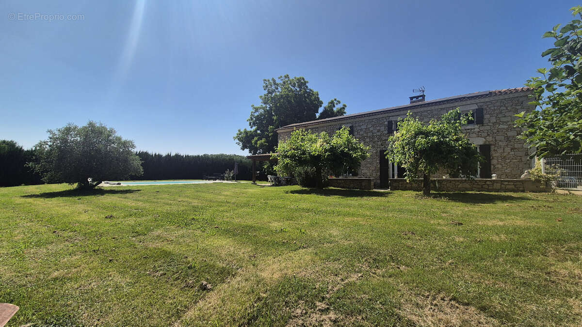 Maison à SAINTE-COLOMBE-EN-BRUILHOIS