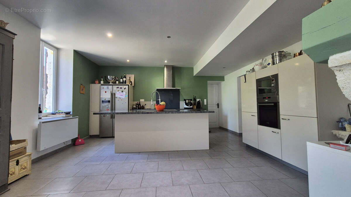 Maison à SAINTE-COLOMBE-EN-BRUILHOIS