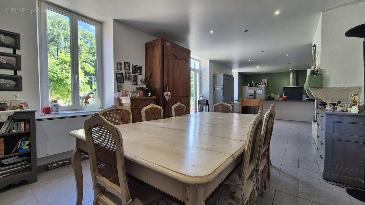 Maison à SAINTE-COLOMBE-EN-BRUILHOIS