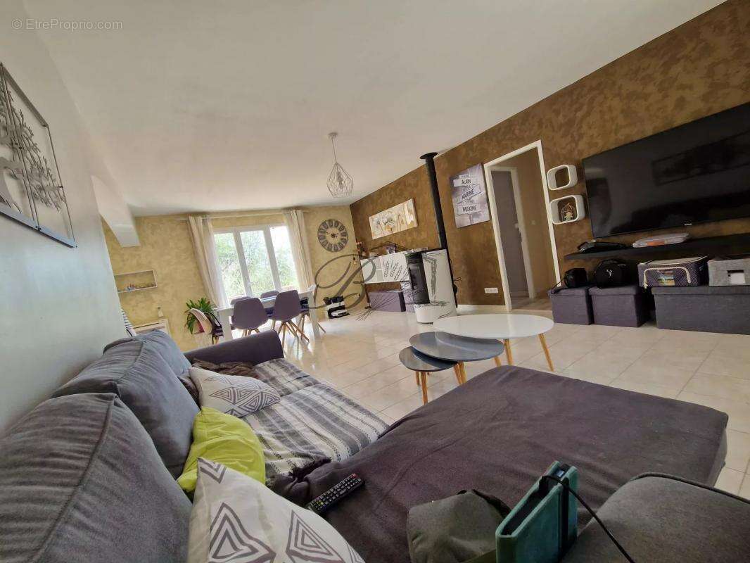 Maison à LA MOTTE-D&#039;AIGUES