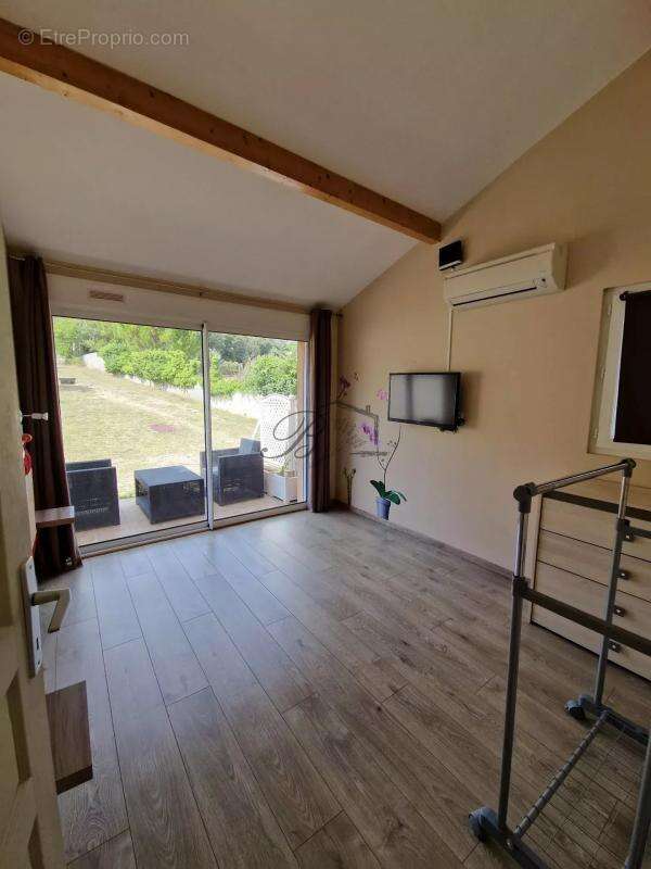 Maison à LA MOTTE-D&#039;AIGUES