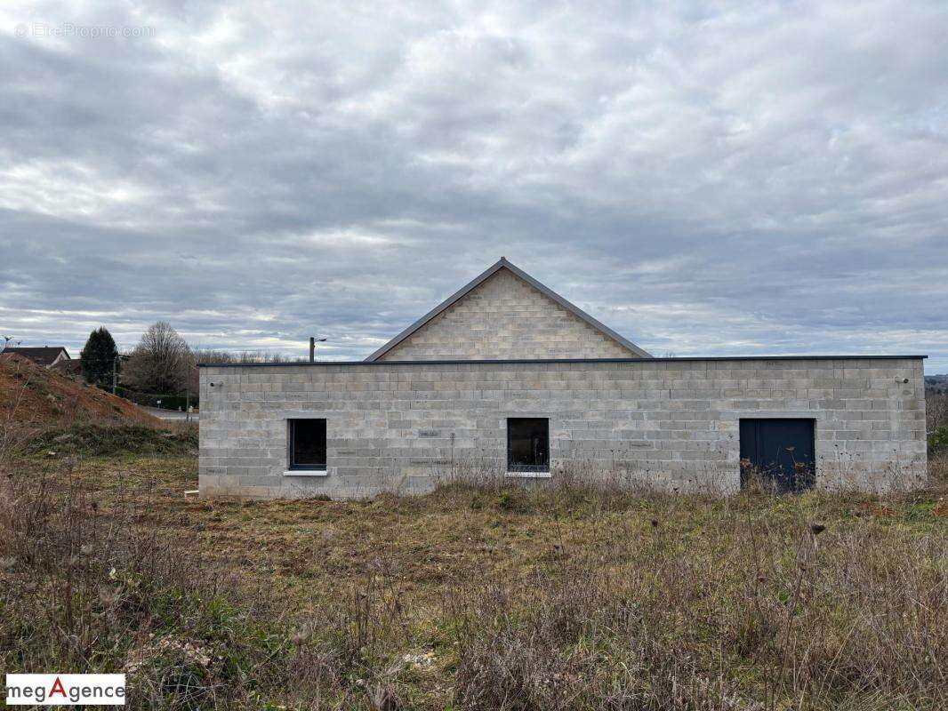 Maison à SAINT-GERMAIN-LES-VERGNES
