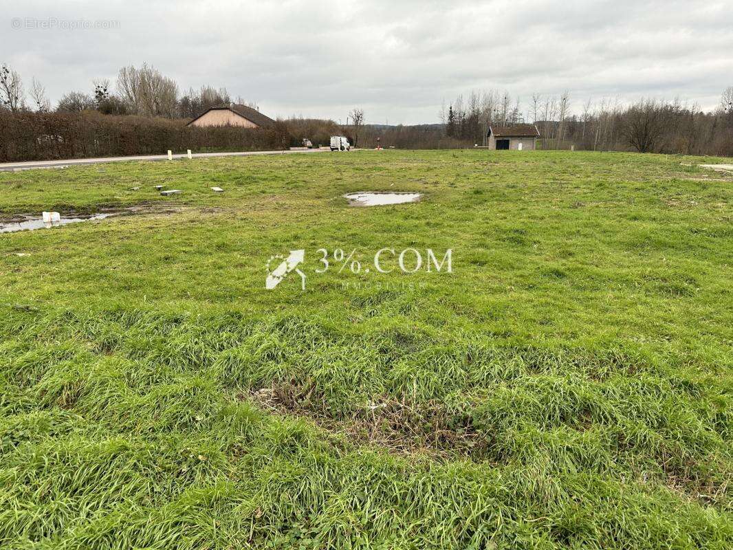 Terrain à CHENEVIERES