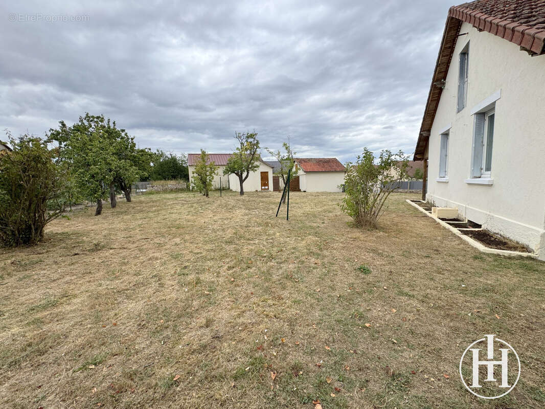 Maison à SAULZAIS-LE-POTIER