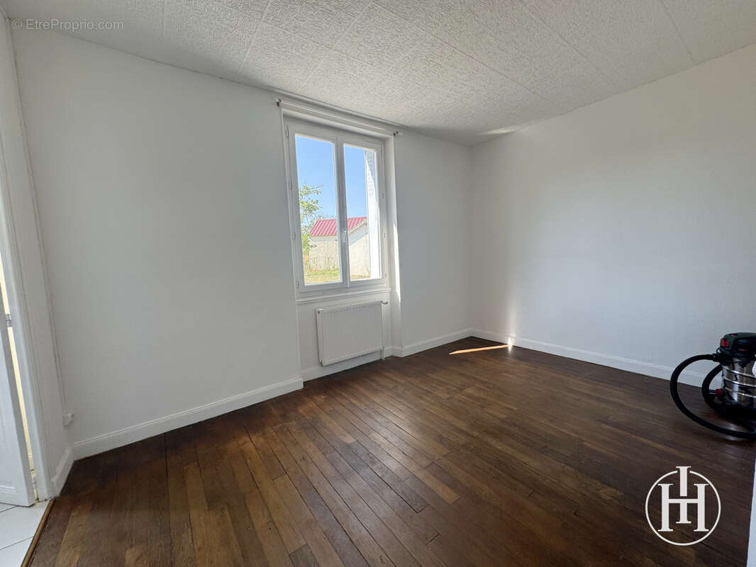 Maison à SAULZAIS-LE-POTIER