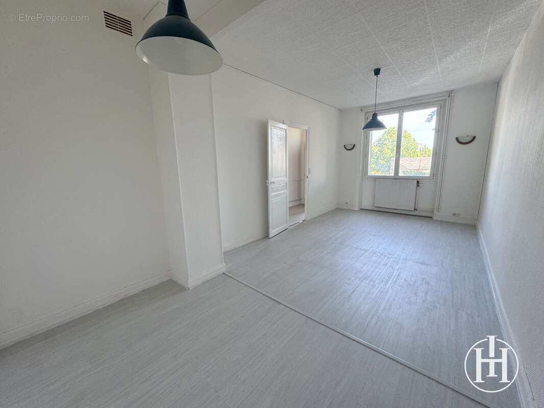 Maison à SAULZAIS-LE-POTIER