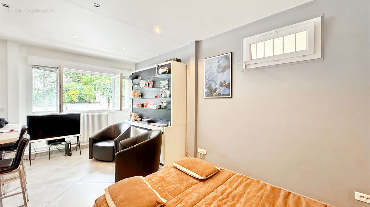 Commerce à PARIS-16E