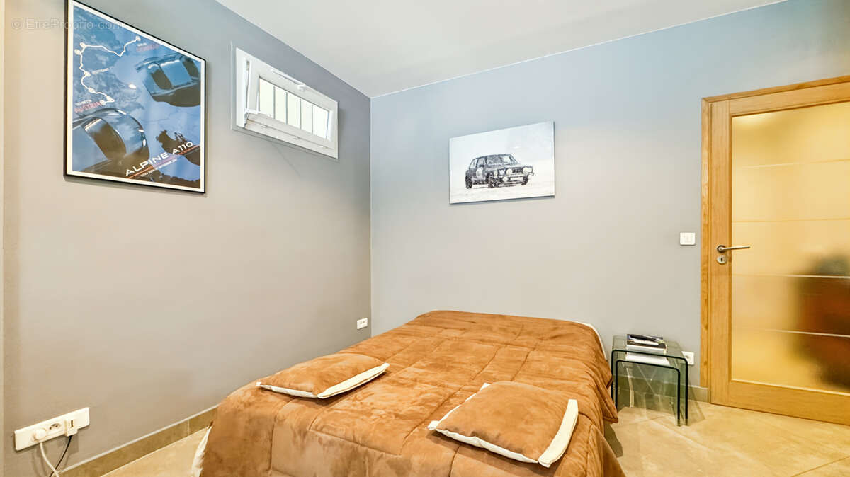 Commerce à PARIS-16E