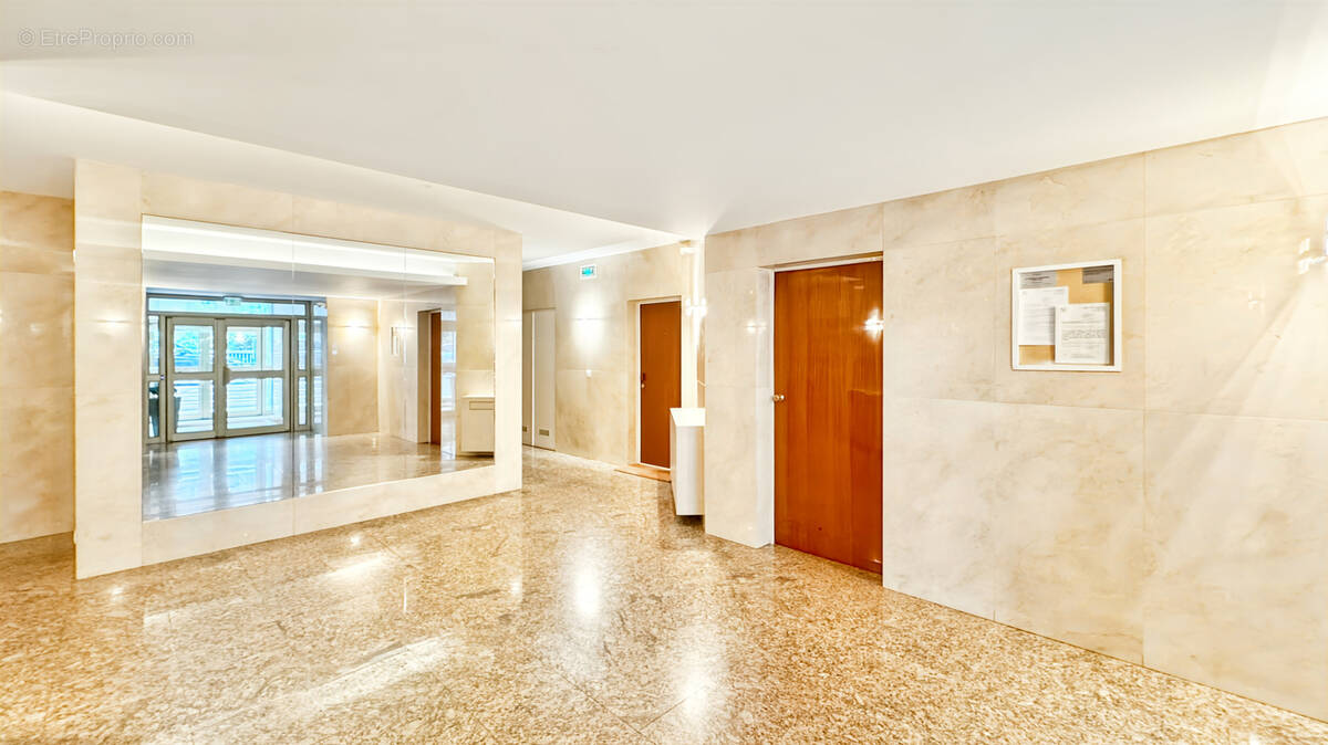 Commerce à PARIS-16E