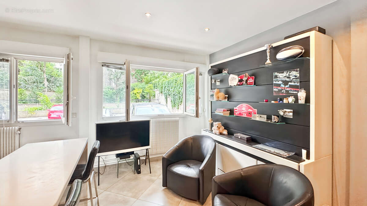 Commerce à PARIS-16E