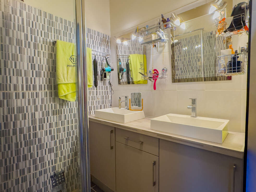 Maison à LIVRON-SUR-DROME