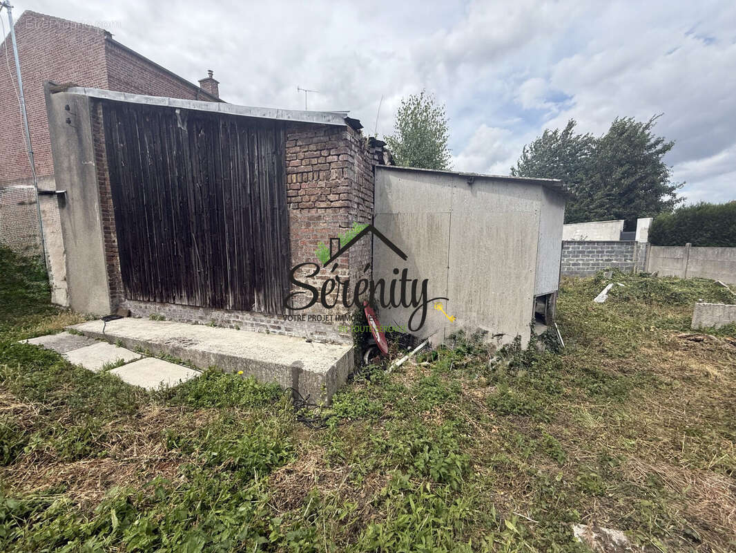 Terrain à NEUVILLE-SAINT-REMY