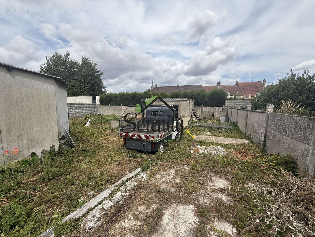 Terrain à NEUVILLE-SAINT-REMY