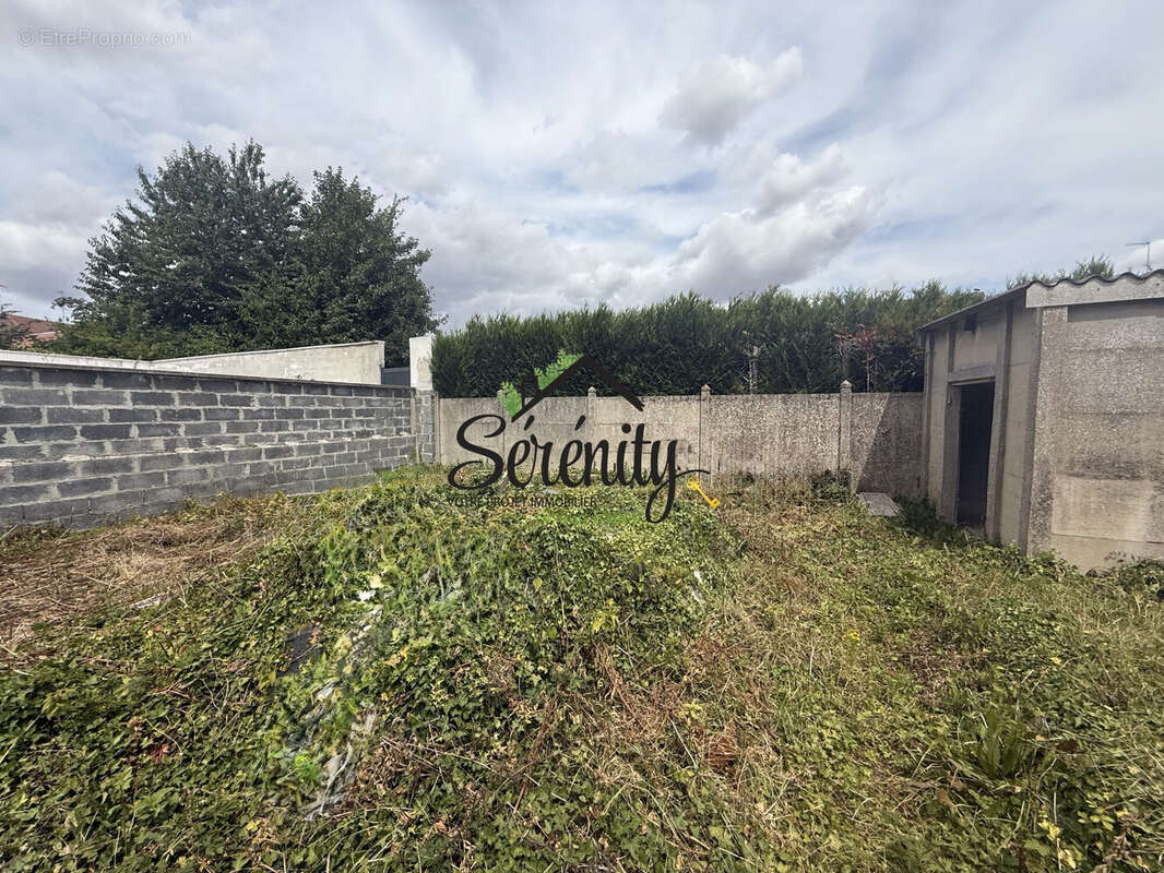 Terrain à NEUVILLE-SAINT-REMY