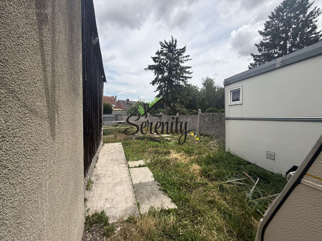 Terrain à NEUVILLE-SAINT-REMY