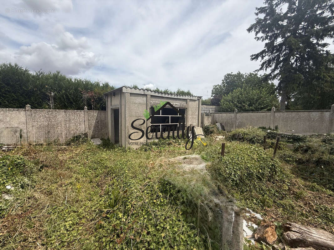 Terrain à NEUVILLE-SAINT-REMY